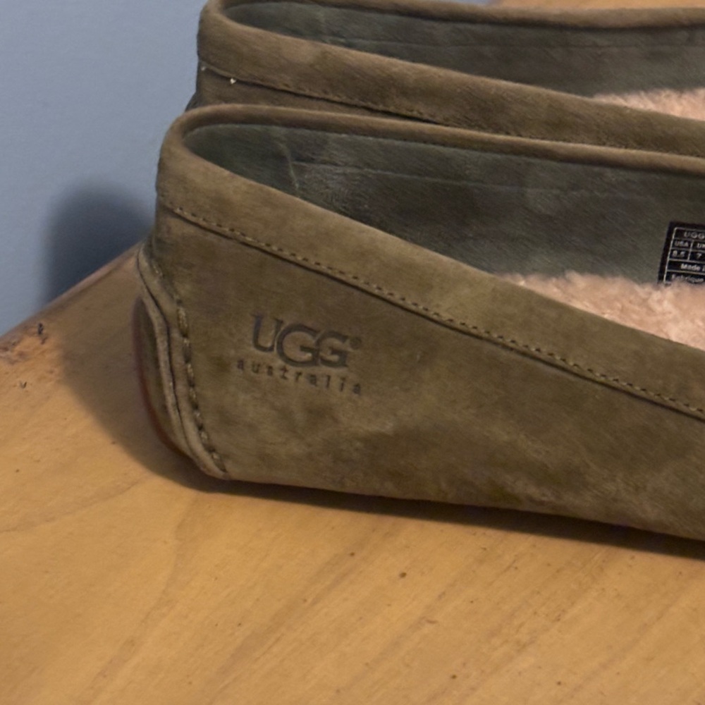 shoes size 8 color green olive soft inside if your feet is 7/5 is fit too